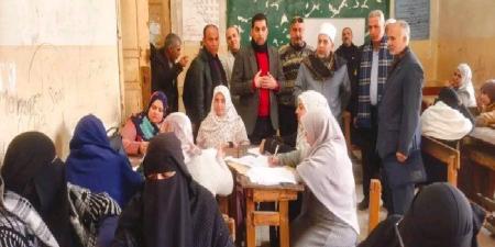 رئيس منطقة الشرقية الأزهرية يتفقد أعمال تصحيح الشهادتين الابتدائية والإعدادية - جريدة هرم مصر