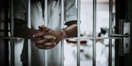 حيلة مخادعة لتنفيذ مخططهم.. حبس المتهمين بسرقة شخص في التجمع الخامس - جريدة هرم مصر