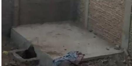 ضبط عامل قام بنقل رفات والده ووالدته داخل مدفن بناه داخل منزله بقنا - جريدة هرم مصر