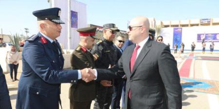 محافظ بني سويف يضع إكليلاً من الزهور على النُصب التذكاري لشهداء الشرطة - جريدة هرم مصر