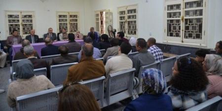 محافظ أسيوط يلتقي أهالي بني رافع بمنفلوط ويؤكد على مواجهة الظواهر السلبية - جريدة هرم مصر