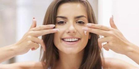 أفضل خطوات لتنظيم روتين العناية بالبشرة صباحًا ومساءً - جريدة هرم مصر