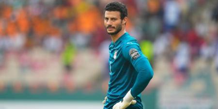 وليد صلاح الدين يحتوى غضب محمد الشناوى من قرار توروب باستبعاده من مبارة يانج أفريكانز - جريدة هرم مصر