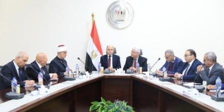 اللواء عادل لبيب رئيسًا لمجلس أمناء جامعة كفر الشيخ الأهلية.. والدكتور رضا إبراهيم صالح نائبًا - جريدة هرم مصر