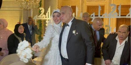 في لفتة إنسانية من وزارة الداخلية.. الصحفي محمد سعد خطاب يشارك ابنته فرحتها وسط إشادات حقوقية (صور) - جريدة هرم مصر