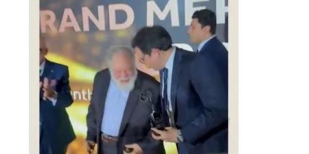 منح يحيى الفخراني جائزة الاستحقاق الكبرى.. وزير الثقافة: نموذج للإبداع والصدق مع الجمهور - جريدة هرم مصر