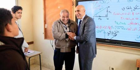 «عبد اللطيف» يجري جولة بمدارس البحيرة للوقوف على انتظام العملية التعليمية - جريدة هرم مصر