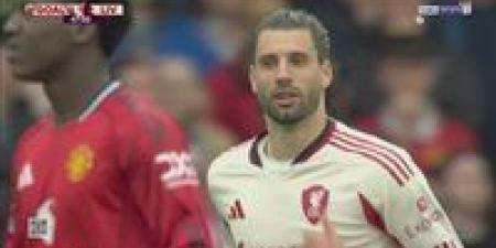 مان يونايتد ضد ليفربول.. دومينيك سوبوسلاي يسجل الهدف الأول لـ ليفربول في مرمى مانشستر يونايتد بالدوري الإنجليزي الممتاز - جريدة هرم مصر