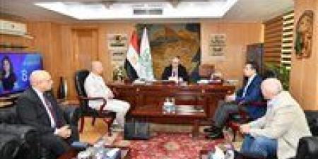 محافظ الفيوم يبحث مع وفد شركة "دراكسلماير" الألمانية إنشاء مصنع لضفائر السيارات - جريدة هرم مصر