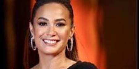 اعرف السبب.. تأجيل عرض حلقة هند صبري وبناتها مع منى الشاذلي لهذا الموعد - جريدة هرم مصر