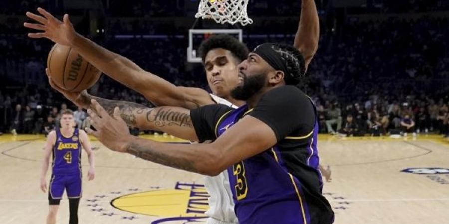 NBA: لوس انجلوس ليكرز يهزم صنز، ونيكس يستعيد توازنه أمام بيسرز