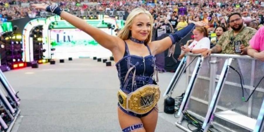 ليف مورغان تقارن ما بين لقبيها في WWE