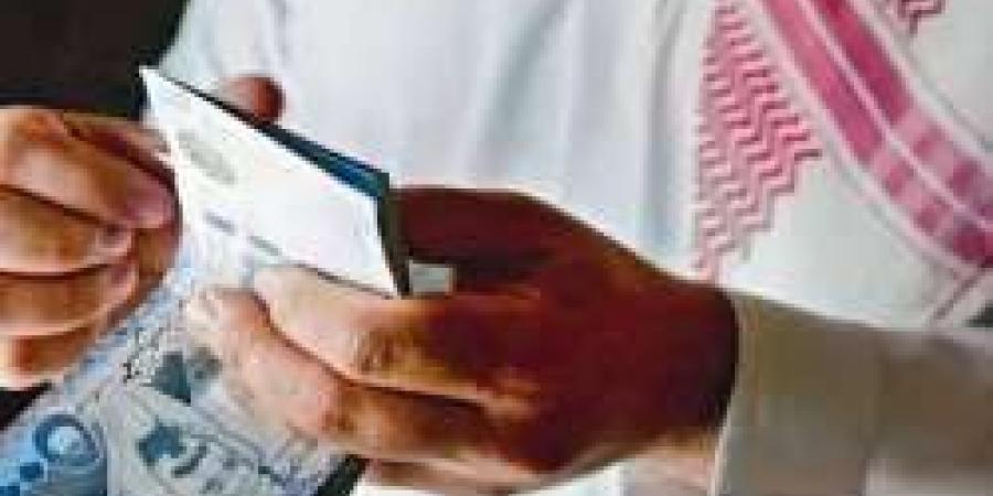 السعودية تدرس ضوابط جديدة لحظر الاستقطاع من رواتب الموظفين دون حكم قضائي.. تفاصيل