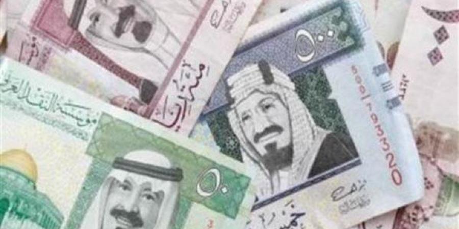 سعر الريال السعودي والدرهم الإماراتي والدينار الكويتي في البنوك..اليوم