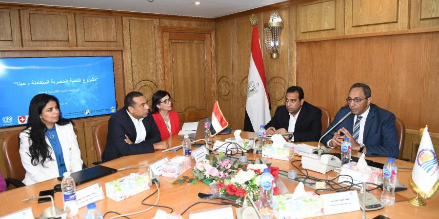 المحافظ مع وفد الأمم المتحدة: لدينا رؤية لتحويل قنا إلى مدينة ذكية وخضراء - هرم مصر