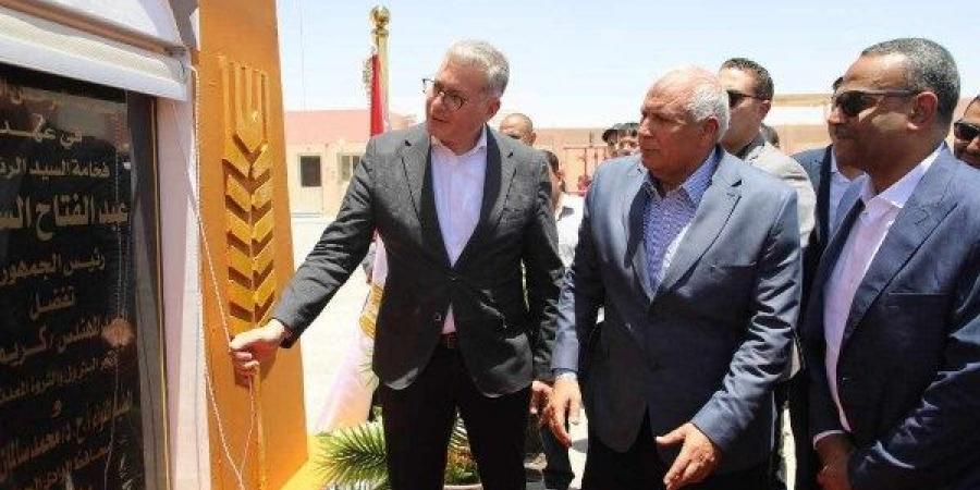 وزير البترول ومحافظ الوادي الجديد يفتتحان محطة تخفيض ضغط الغاز الطبيعي - هرم مصر