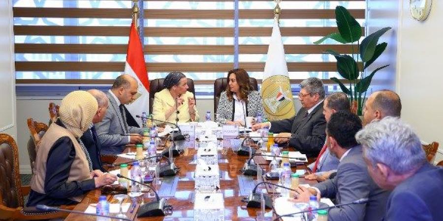 وزيرتا التنمية المحلية والبيئة تتابعان آخر مستجدات مشروع تطوير وتأهيل مصرف كتشنر - هرم مصر