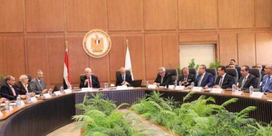 وزير التعليم العالي يترأس اجتماع مجلس الجامعات الأهلية بمقر الوزارة بالعاصمة الإدارية - هرم مصر