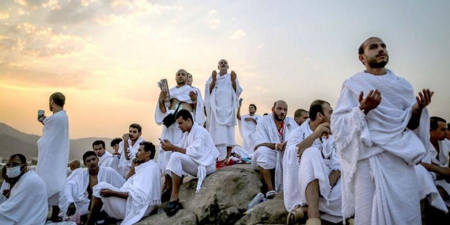 هل استعمال الدبوس المشبك والمكبس في ملابس الإحرام يُعد من المخيط؟ #دين وحياة #دار الإفتاء - هرم مصر