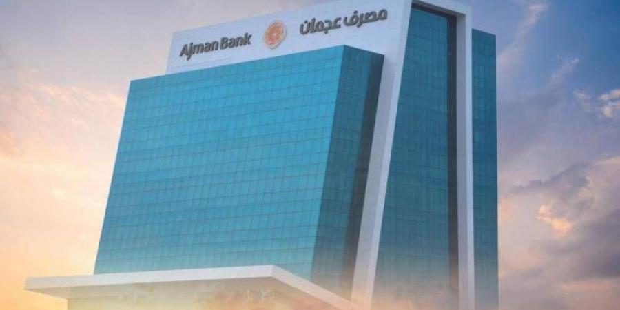 مصرف عجمان يعوّض 25 طناً من انبعاثات كربون الطباعة سنوياً - هرم مصر