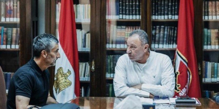 الخطيب يجتمع مع الجهاز الفني الجديد لفريق الكرة بالأهلي - هرم مصر