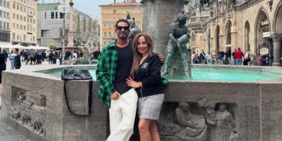 لا شيء يستطيع تفسير الحب.. عمرو سعد يشارك جمهوره صورة رومانسية مع زوجته - هرم مصر