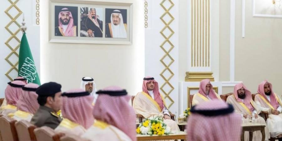 وزير الداخلية يلتقي عددًا من أهالي منطقة مكة المكرمة - هرم مصر