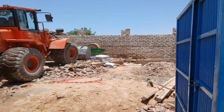 إزالة تعديات على مساحة 1800متر في حملات الموجة 26 بأسوان - هرم مصر