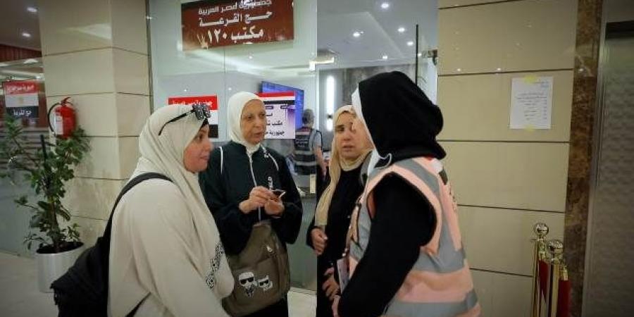 رئيس بعثة الحج يؤكد تواجد اعضاء البعثة على مدار الساعة بفنادق الإقامة لتفقد أحوال حجاج القرعة - هرم مصر