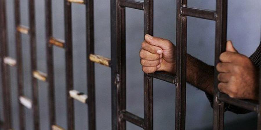 الحبس والغرامة.. القانون يواجه جرائم إختلاس الموظفين بهذه العقوبة - هرم مصر