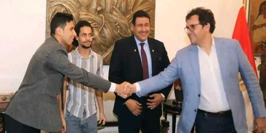 وزير الثقافة يُسلم بطاقات “أهلاً وسهلاً بالطلبة” لأوائل المشتركين في المبادرة ويؤكد: الثقافة حق للجميع - هرم مصر