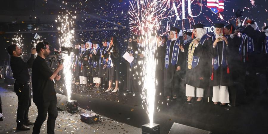 «الأمريكية الدولية» احتفلت بتخريج 500 طالب من دفعة 2025 - هرم مصر