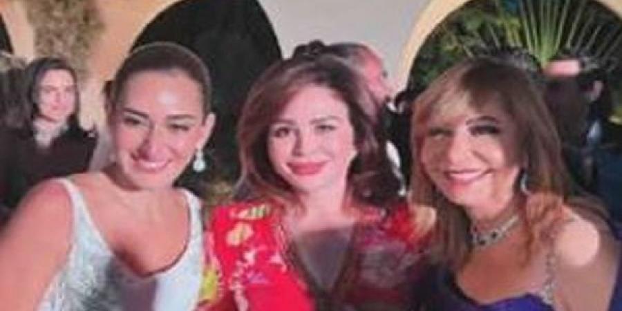 إلهام شاهين تهنء امينة خليل بحبك - هرم مصر