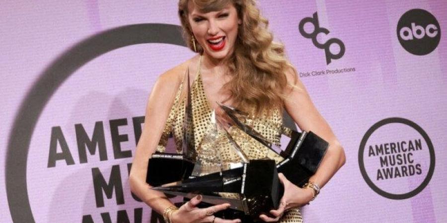 المغنية الأمريكية تايلور سويفت تستعيد جميع أعمالها الفنية - هرم مصر