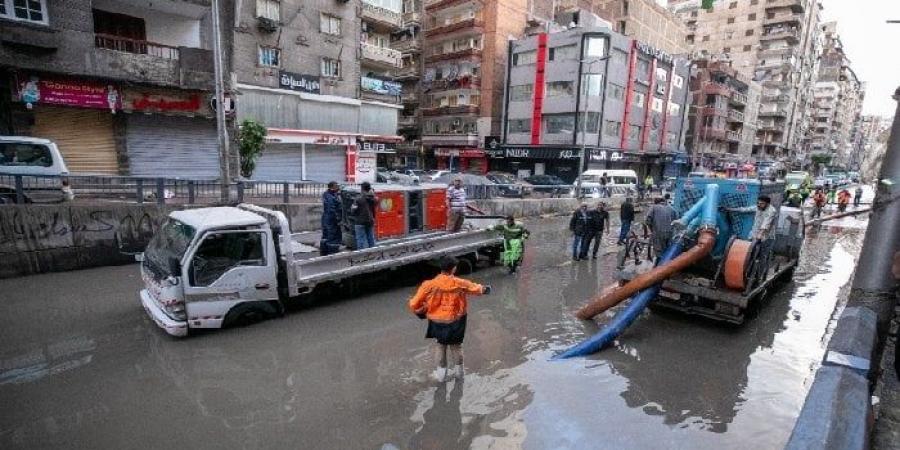 الدفع بـ 99 معدة متنوعة.. مياه الإسكندرية تواصل جهودها لسحب تجمعات الأمطار - هرم مصر