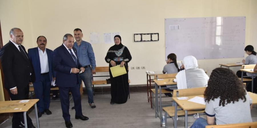 محافظ بورسعيد يتابع سير وانتظام امتحانات الشهادة الإعدادية - هرم مصر