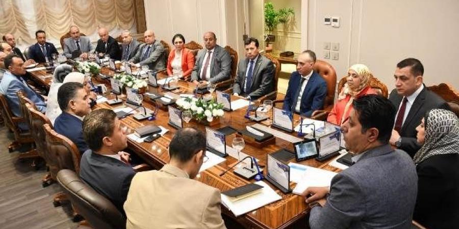وزير الشباب يبحث مع قيادات الوزارة خطة العمل خلال الفترة المقبلة - هرم مصر