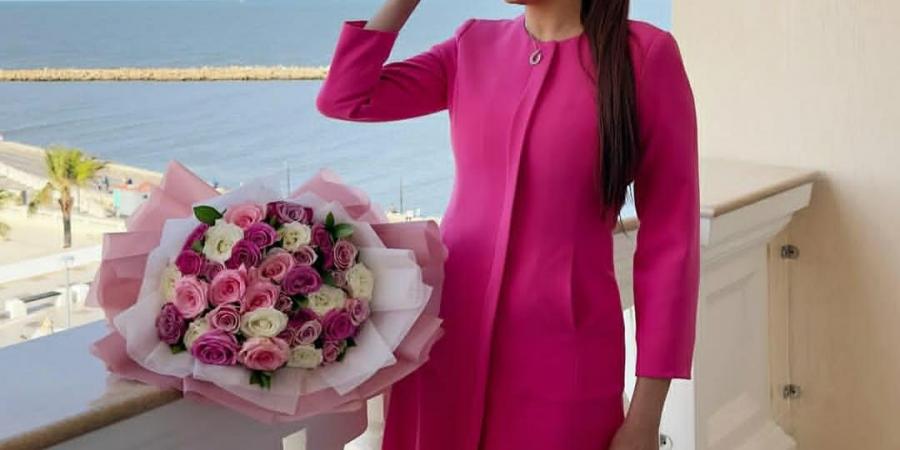 "من أمام البحر".. بشرى تلفت الأنظار بظهورها المبهج .. صور - هرم مصر