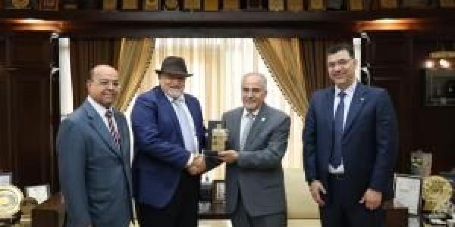 د.عرفات الديسي يحاضر في عمان الأهلية - هرم مصر