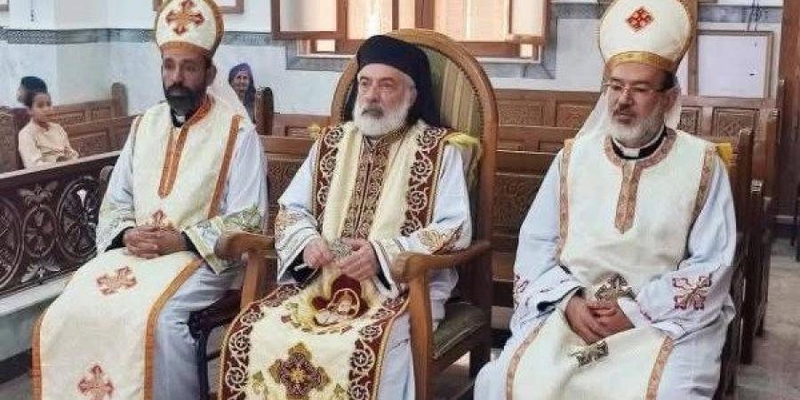 الأنبا باسيليوس يترأس القداس الإلهي بكنيسة السيدة العذراء بنزلة غطاس - هرم مصر
