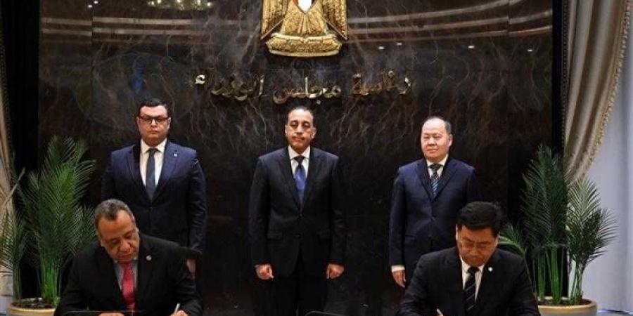 رئيس الوزراء يشهد توقيع بروتوكول تعاون لتأسيس تحالف مشترك بين المقاولون العرب والشركة الصينية ”CSCEC” لتنفيذ مشروعات داخل مصر - هرم مصر