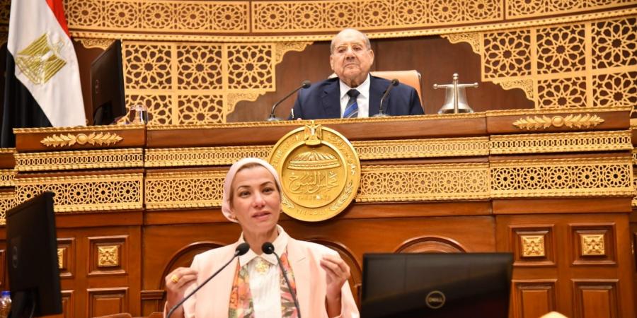 وزيرة البيئة تناقش الآثر التشريعي لقانون المحميات الطبيعية - هرم مصر
