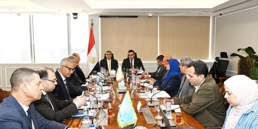 الإسكان والجيزة يتابعان مشروعات المياه والصرف - هرم مصر