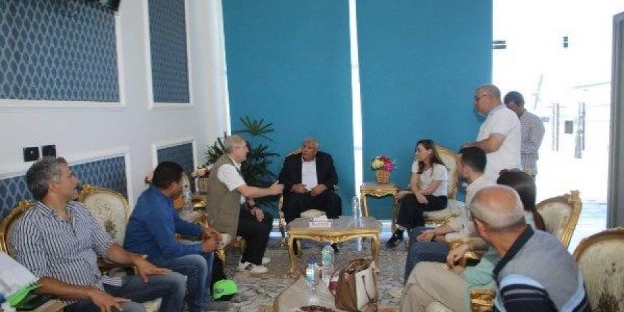 أخبار الوادي الجديد.. تعزيز التعاون مع وفد إيكاردا الأسباني.. ورفع آثار الكثبان الرملية - هرم مصر