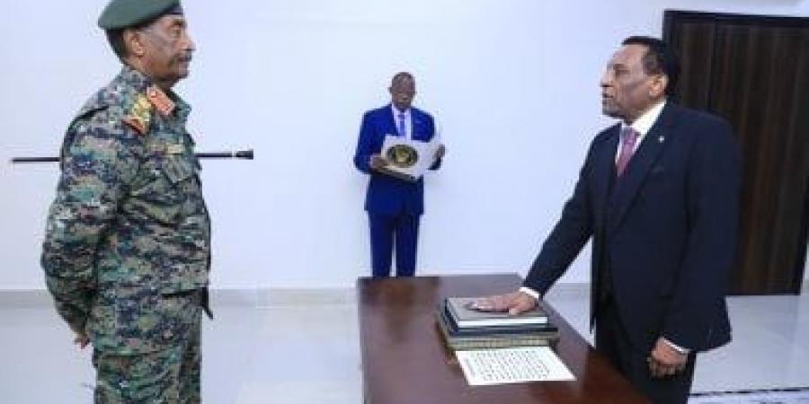 رئيس وزراء السودان يعلن قرار حل الحكومة ويكلف وكلاء الوزارات بتسيير الأعمال - هرم مصر