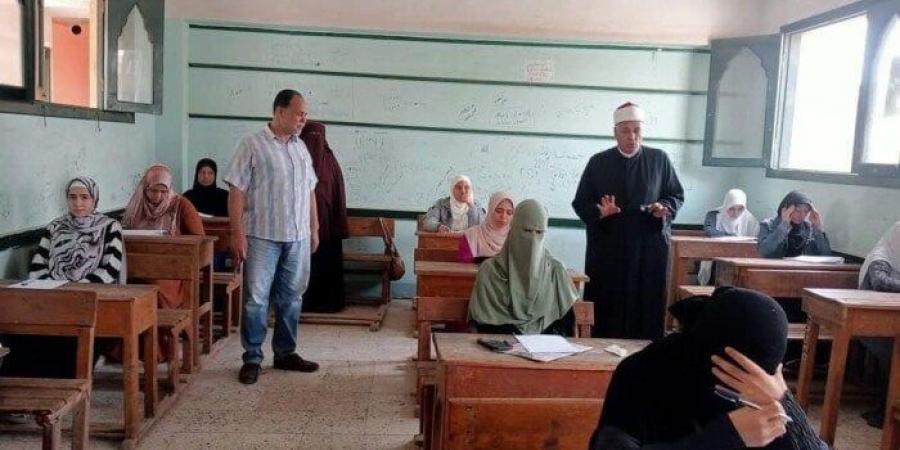 رئيس القليوبية الأزهرية يتفقد لجان امتحانات الثانوية الأزهرية بلجنة فتيات القناطر الخيرية - هرم مصر