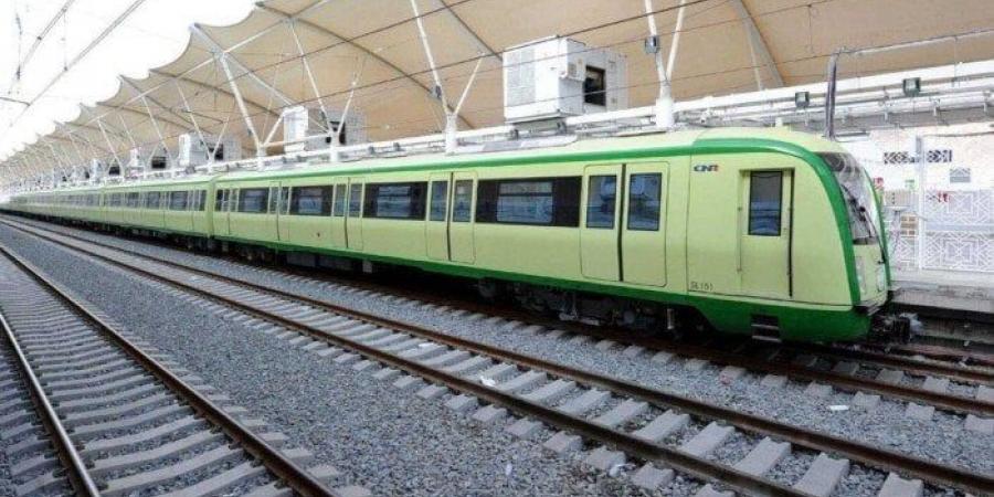 استعدادا لنقل الحجاج إلى منى ومزدلفة وعرفة.. بدء تشغيل قطار المشاعر | فيديو - هرم مصر