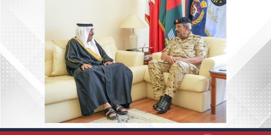 القائد العام لقوة دفاع البحرين يستقبل الشيخ محمد بن عطية الله آل خليفة - هرم مصر