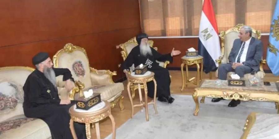 في أجواء من المحبة والوحدة الوطنية.. محافظ الغربية يستقبل الأنبا بولا للتهنئة بعيد الأضحى المبارك - هرم مصر