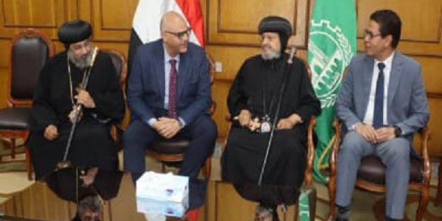 وفد كنسي يقدم التهنئة لمحافظ القليوبية بمناسبة عيد الأضحى المبارك - هرم مصر